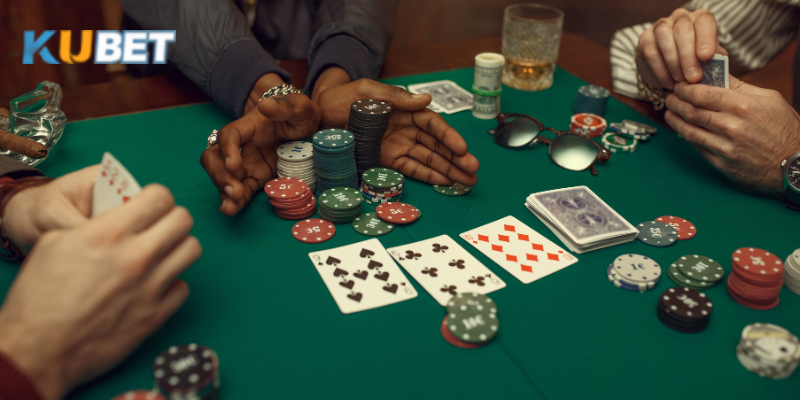 Phân tích bài chính xác là bí quyết thắng Poker Caribbean